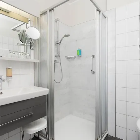 Hotel מלון 3*