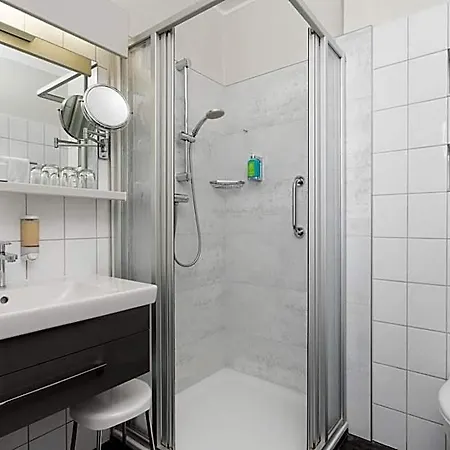 Hotel מלון 3*