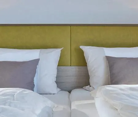 Hotel Hotel 3*